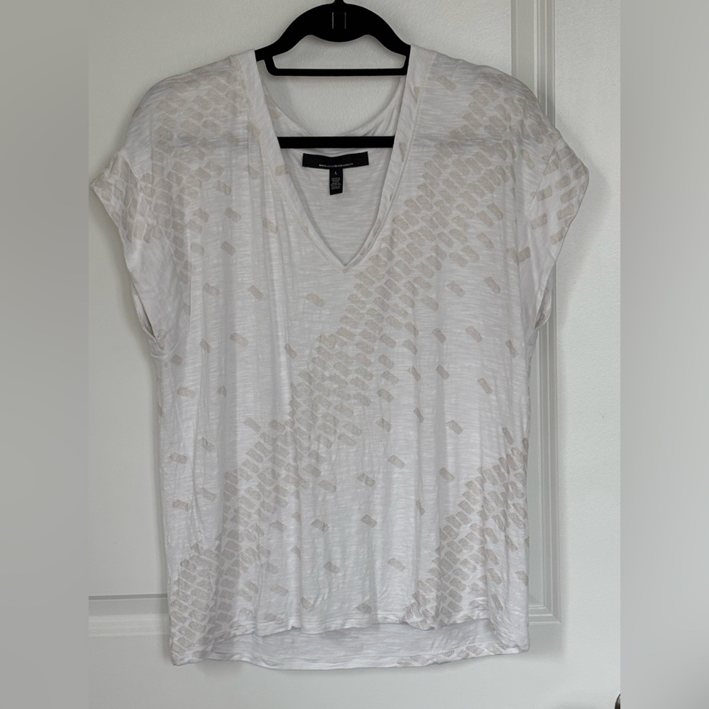 White House Black Market White V-Neck Short Sleeve Tee with muted gold pattern